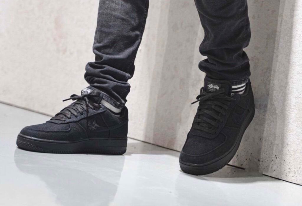 nhung-giai-thoai-hai-huoc-va-thu-vi-ve-nike-air-force-1-all-black
