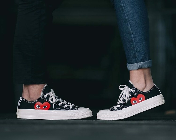 nhung-dieu-ban-can-biet-ve-cdg-play-x-converse-chuck-taylor-low