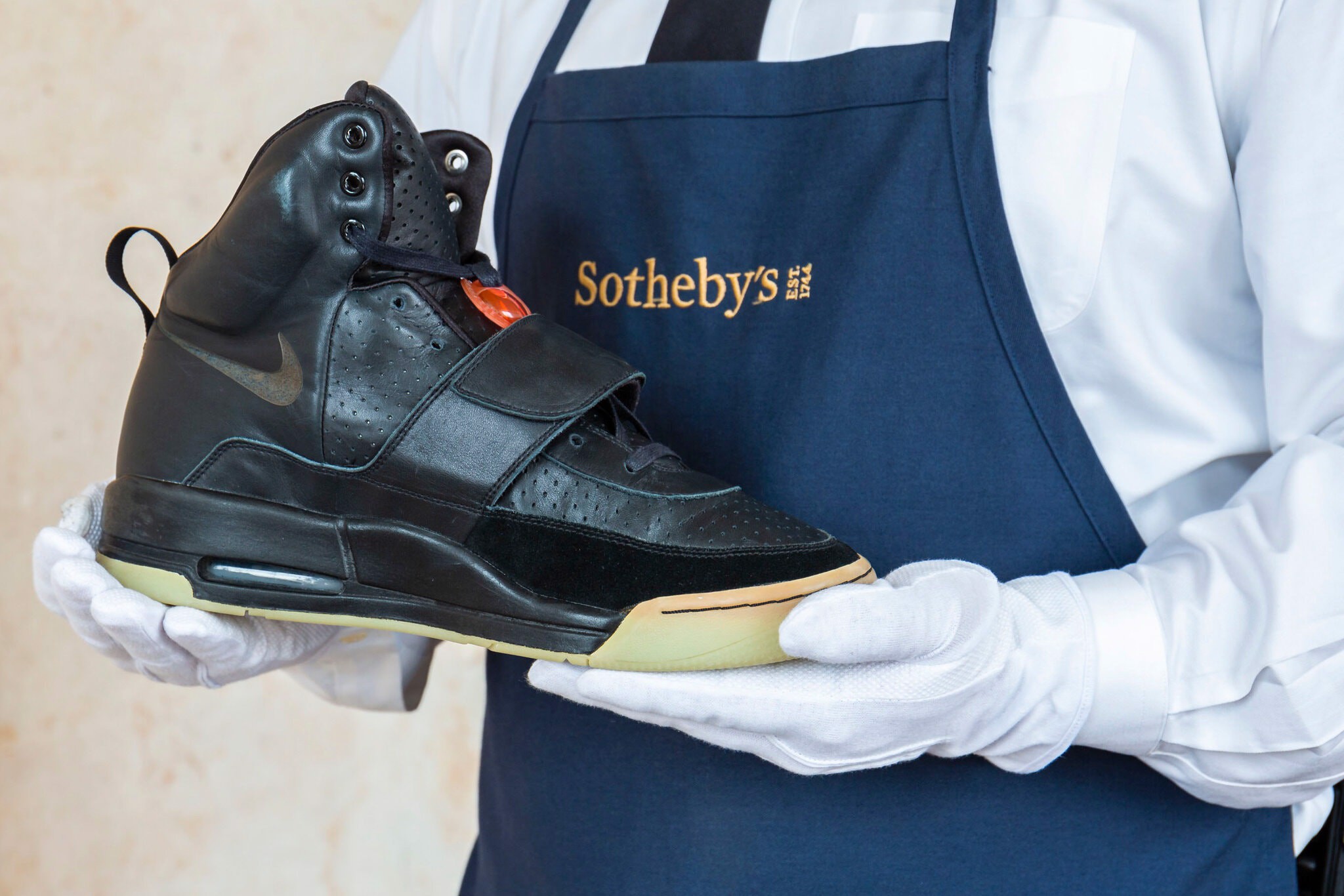 mon-nghe-thuat-thu-8-mang-ten-giay-the-thao