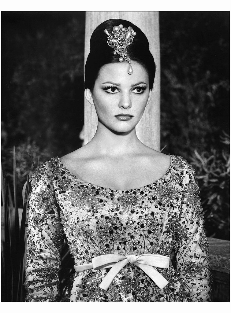 Lịch sử Yves Saint Laurent - Định nghĩa về cái đẹp của nước Pháp Hinh anh 12: Lich su Yves Saint Laurent - Dinh nghia ve cai dep cua nuoc Phap