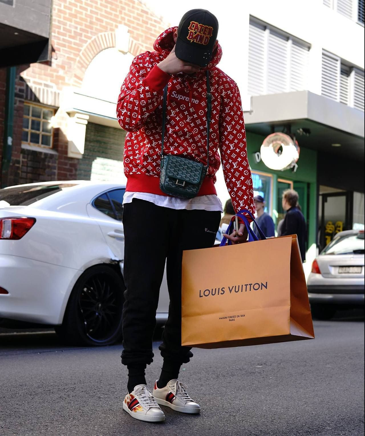 neaker-va-nhung-bien-chuyen-tai-shoes-game-viet-nam