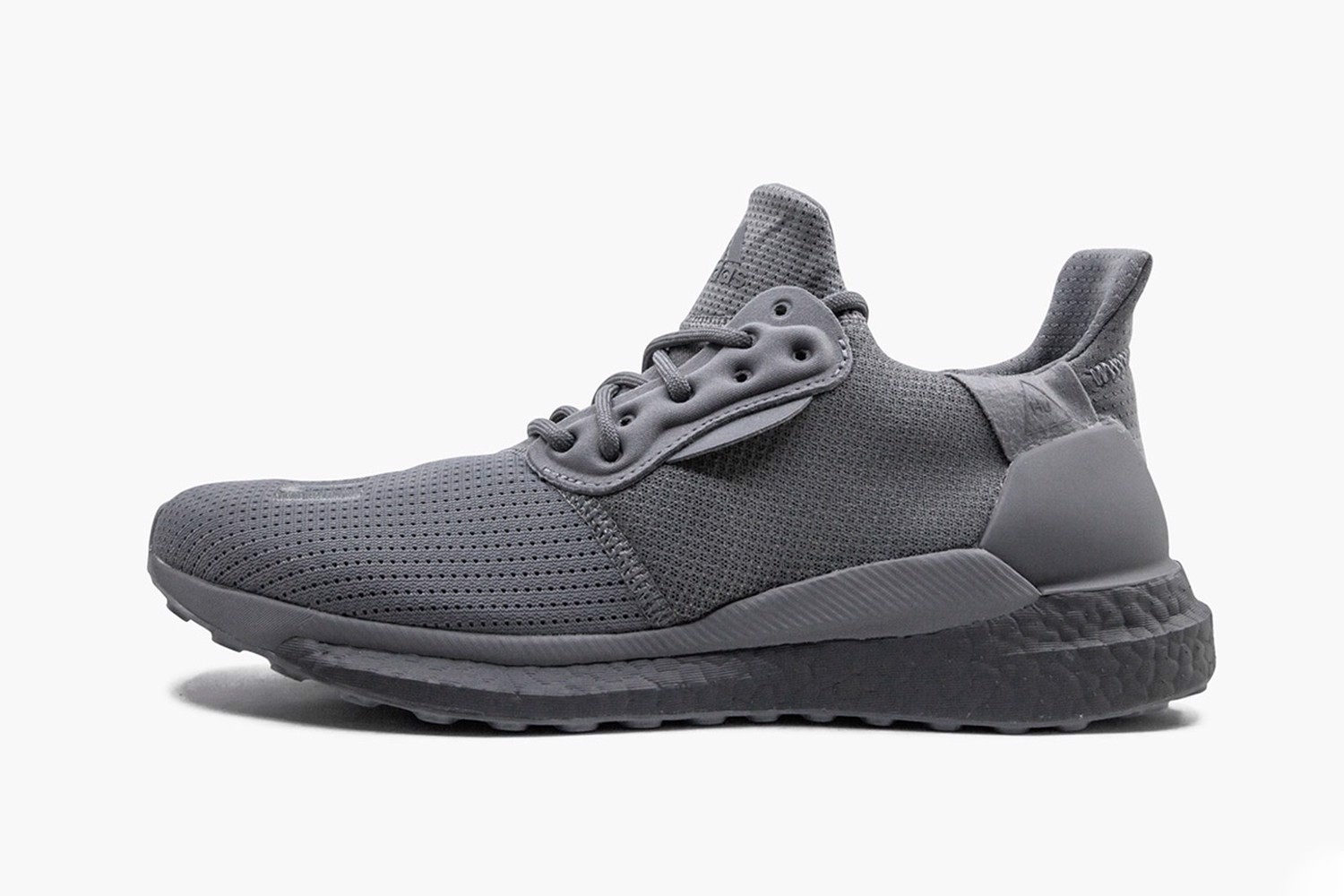 top-9-doi-pharrell-x-adidas-di-cung-nam-thang