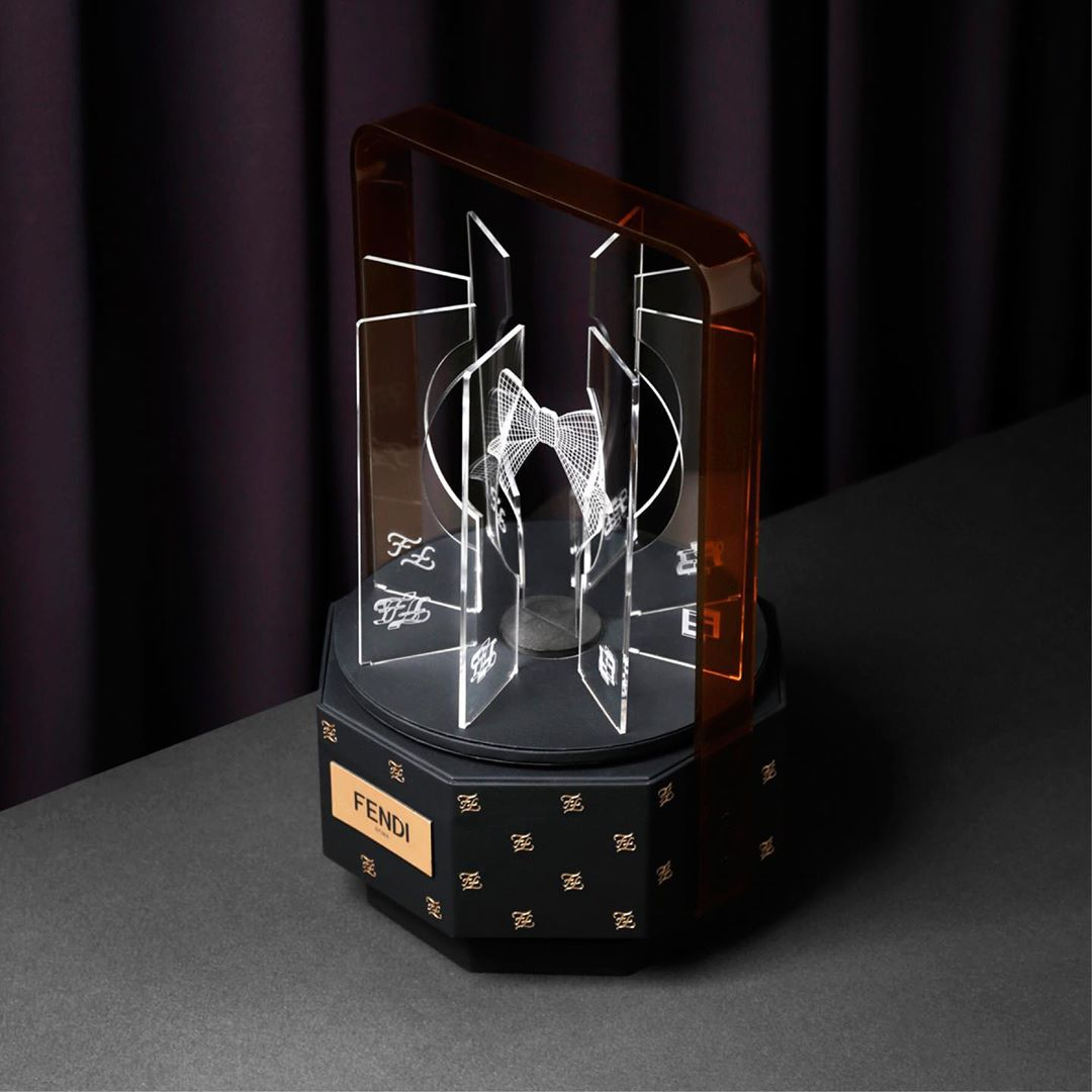 Tận mắt ngắm những hộp bánh Trung thu của các thương hiệu hàng đầu như Hermes, LV, Gucci: Chỉ nhìn độ "sang chảnh" thôi cũng thấy ngon miệng rồi Hinh anh 6: Tan mat ngam nhung hop banh Trung thu cua cac thuong hieu hang dau nhu Hermes, LV, Gucci: Chi nhin do "sang chanh" thoi cung thay ngon mieng roi