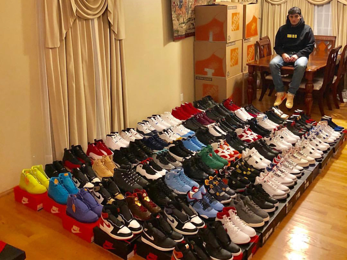 su-mua-di-ban-lai-dang-huy-hoai-van-hoa-suu-tap-giay-sneaker