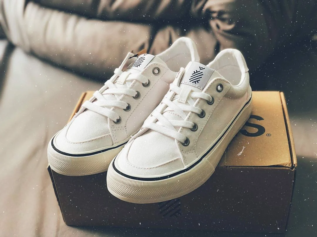 Từ 500k tới 500$ có những đôi giày All White nào mà bạn có thể mua Hinh anh 2: Tu 500k toi 500$ co nhung doi giay All White nao ma ban co the mua