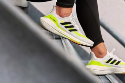 Adidas Ultra Boost 21 vẫn là vua của những đôi giày chạy bộ sành điệu Hinh anh 6: Adidas Ultra Boost 21 van la vua cua nhung doi giay chay bo sanh dieu
