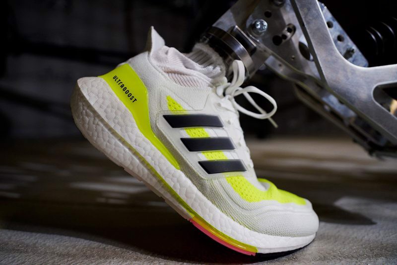 Adidas Ultra Boost 21 vẫn là vua của những đôi giày chạy bộ sành điệu Hinh anh 1: Adidas Ultra Boost 21 van la vua cua nhung doi giay chay bo sanh dieu