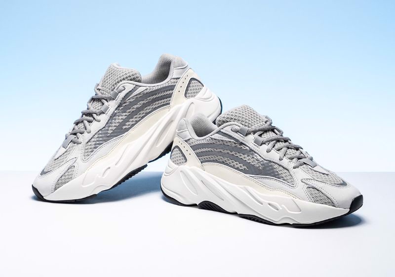 review-giay-adidas-yeezy-700-v2-static