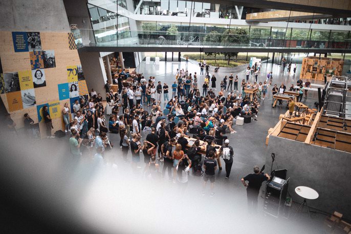 adidas thu về khoảng lợi nhuận khổng lồ 1,2 tỷ USD trong quý 3