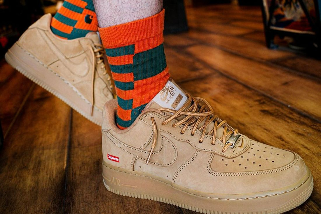 Supreme x Nike Air Force 1 “Flax” sẽ phát hành vào cuối năm nay Hinh anh 4: Supreme x Nike Air Force 1 “Flax” se phat hanh vao cuoi nam nay