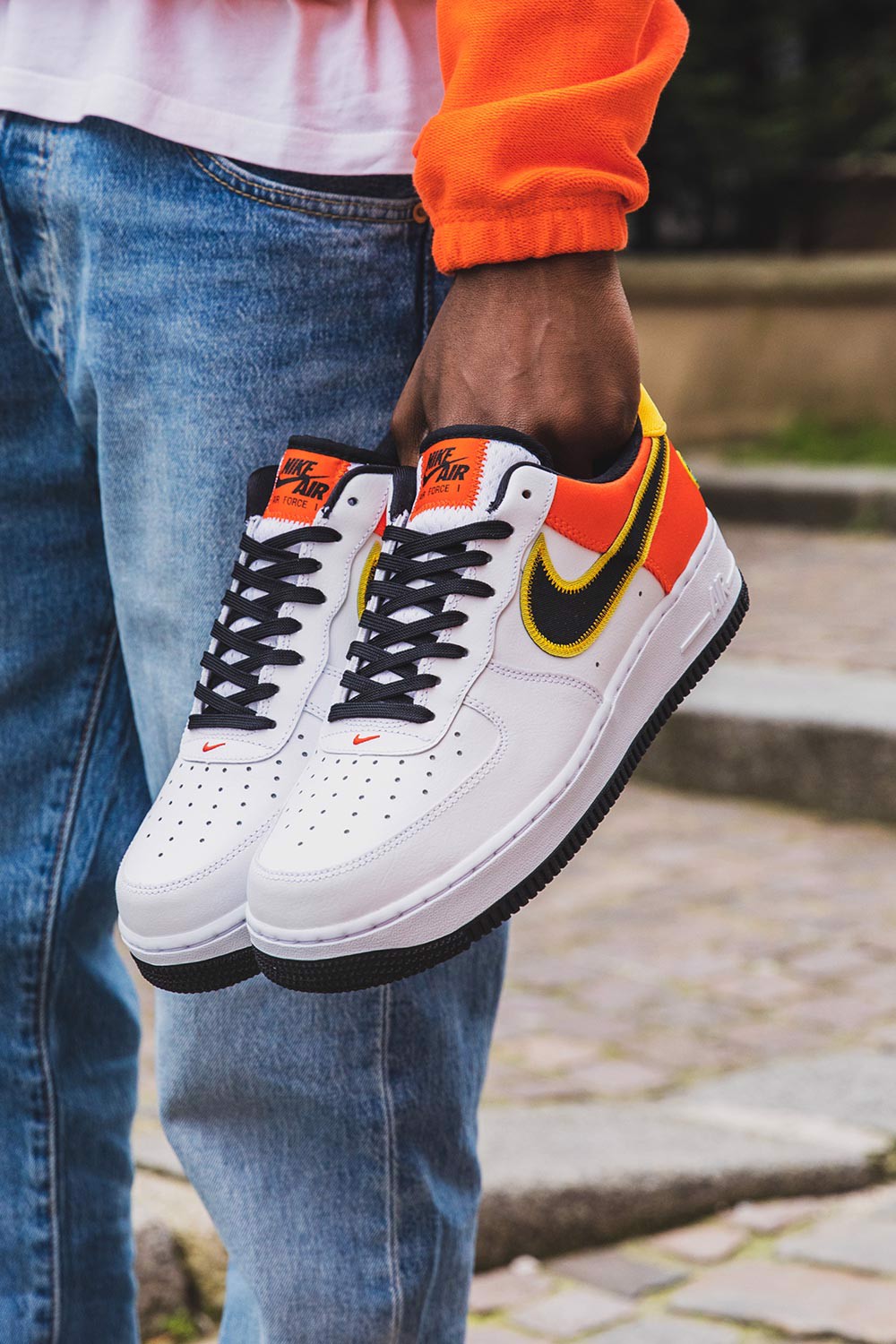 4-meo-phai-biet-ngay-khi-mua-giay-nike-air-force-1