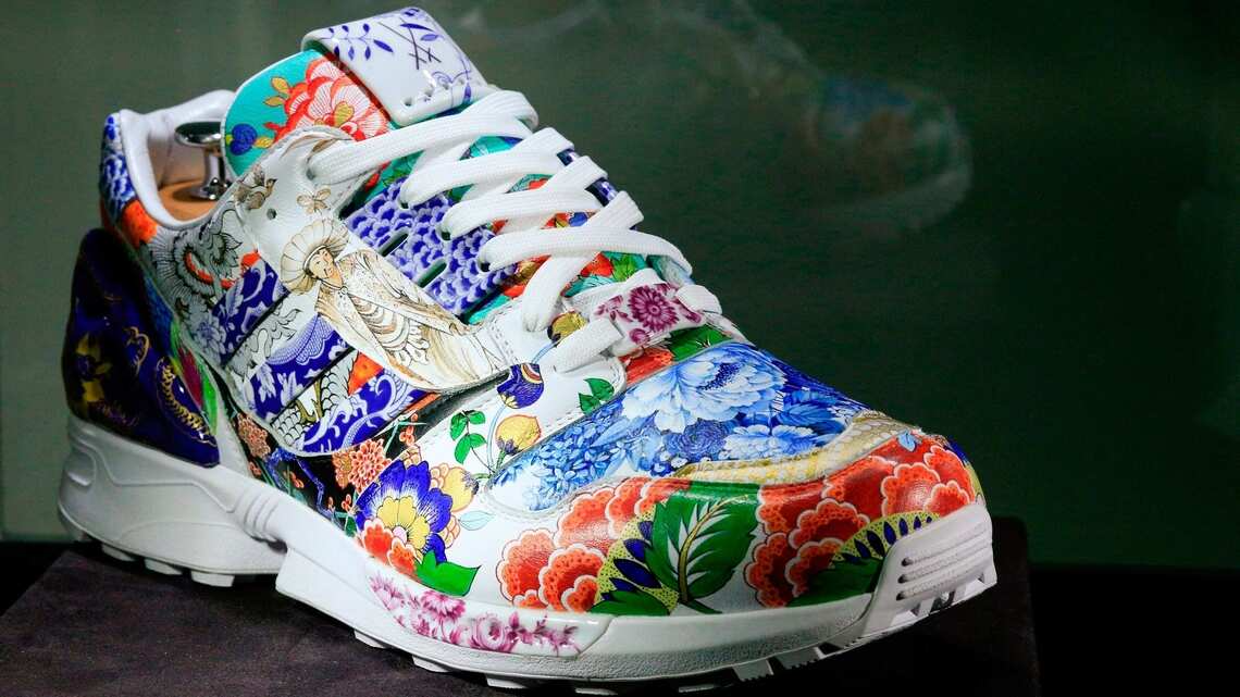 adidas-one-of-porcelain-zx8000-se-duoc-dau-gia-voi-gia-1-trieu-do