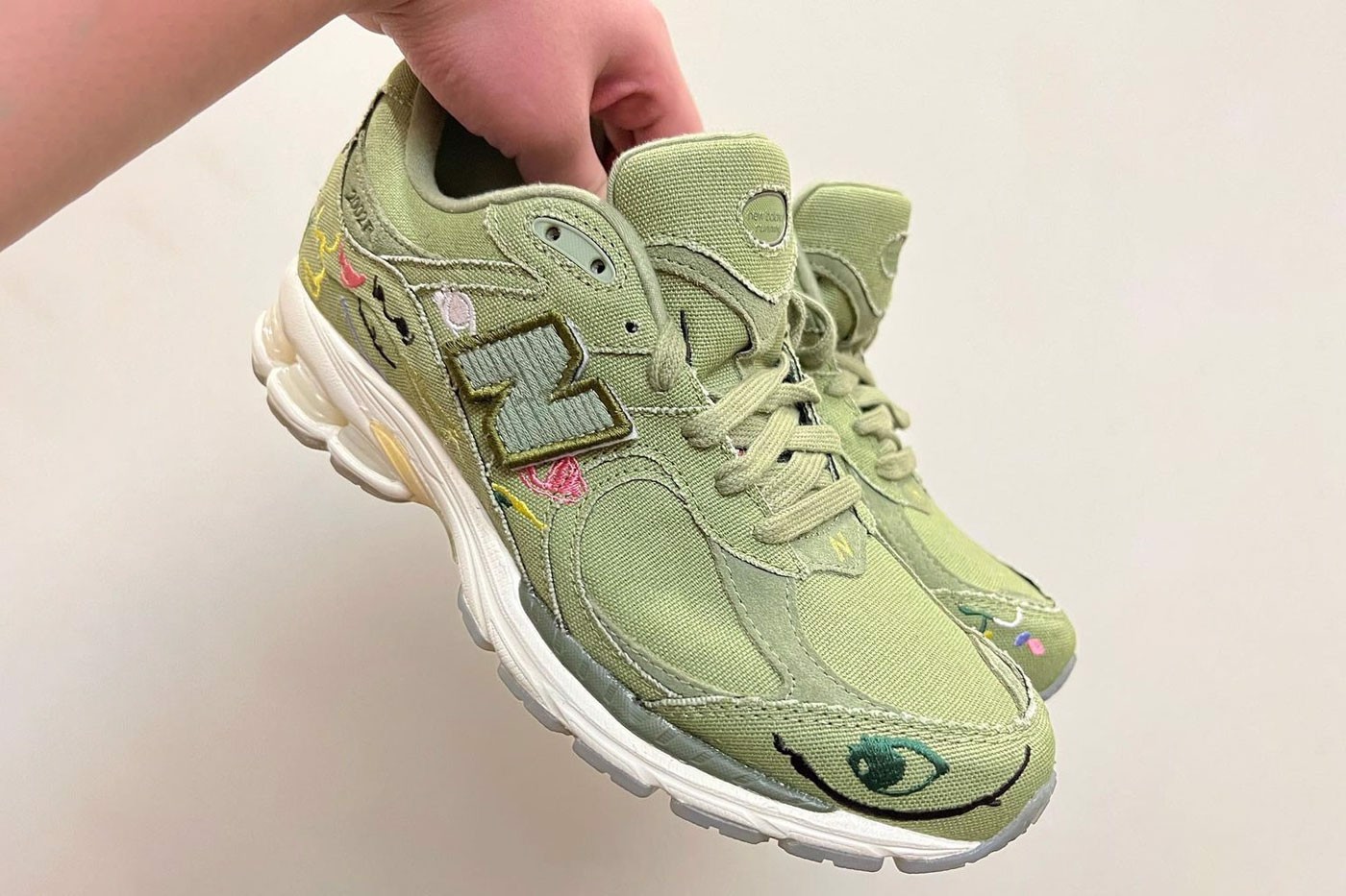 nhung-hinh-anh-dau-tien-cua-phien-ban-bryant-giles-x-new-balance-2002r