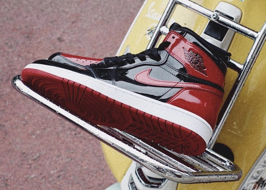 Air Jordan 1 "Bred" trở lại với phiên bản bóng bẩy trong năm nay Hinh anh 3: Air Jordan 1 "Bred" tro lai voi phien ban bong bay trong nam nay