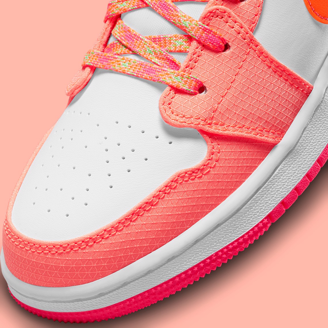 Air Jordan 1 Low Utility xuất hiện phối màu cực yêu dành cho trẻ em! Hinh anh 5: Air Jordan 1 Low Utility xuat hien phoi mau cuc yeu danh cho tre em!