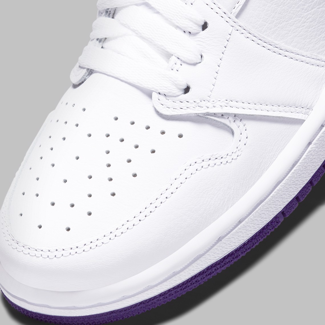 nhung-hinh-anh-chinh-thuc-cua-air-jordan-1-retro-high-og-wmns-court-purple