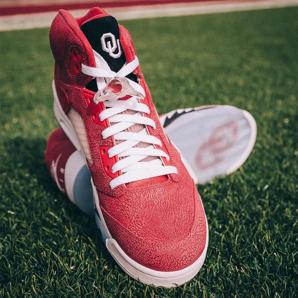 air-jordan-5-college-pe-tiep-tuc-chien-dau-cung-oklahoma-sooners