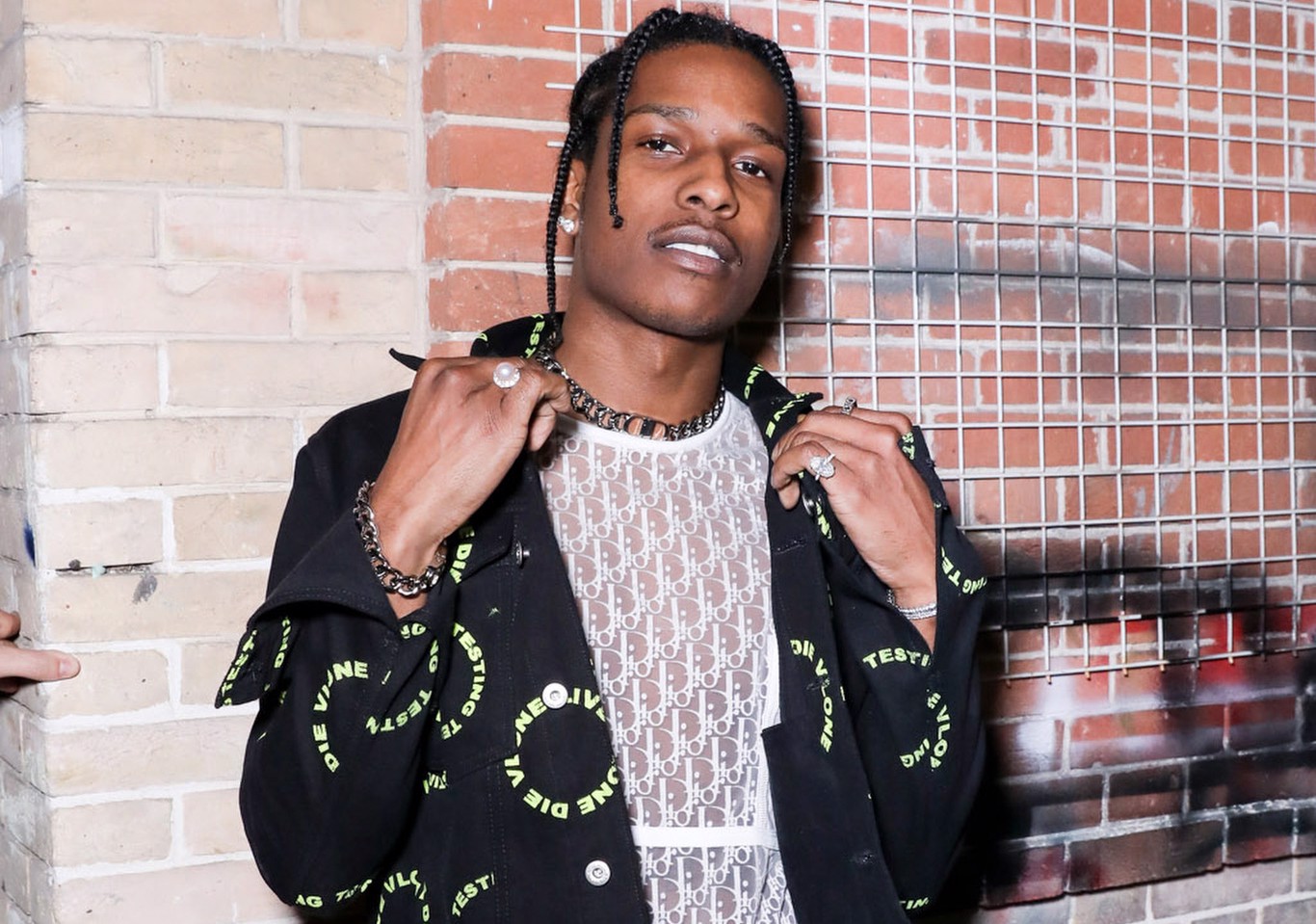 A$AP ROCKY hé lộ mẫu thiết kế mới của Vans và Pacsun Hinh anh 3: A$AP ROCKY he lo mau thiet ke moi cua Vans va Pacsun