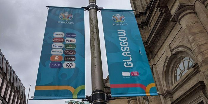 nike-so-nho-tai-tro-9-doi-bong-tham-du-euro-thi-8-doi-da-xach-vali