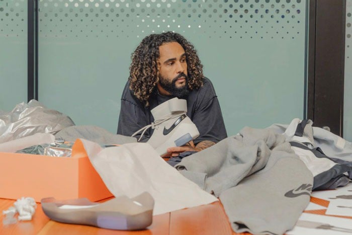 can-canh-doi-converse-fear-of-god-tren-chan-son-tung-mtp-trong-mv-muon