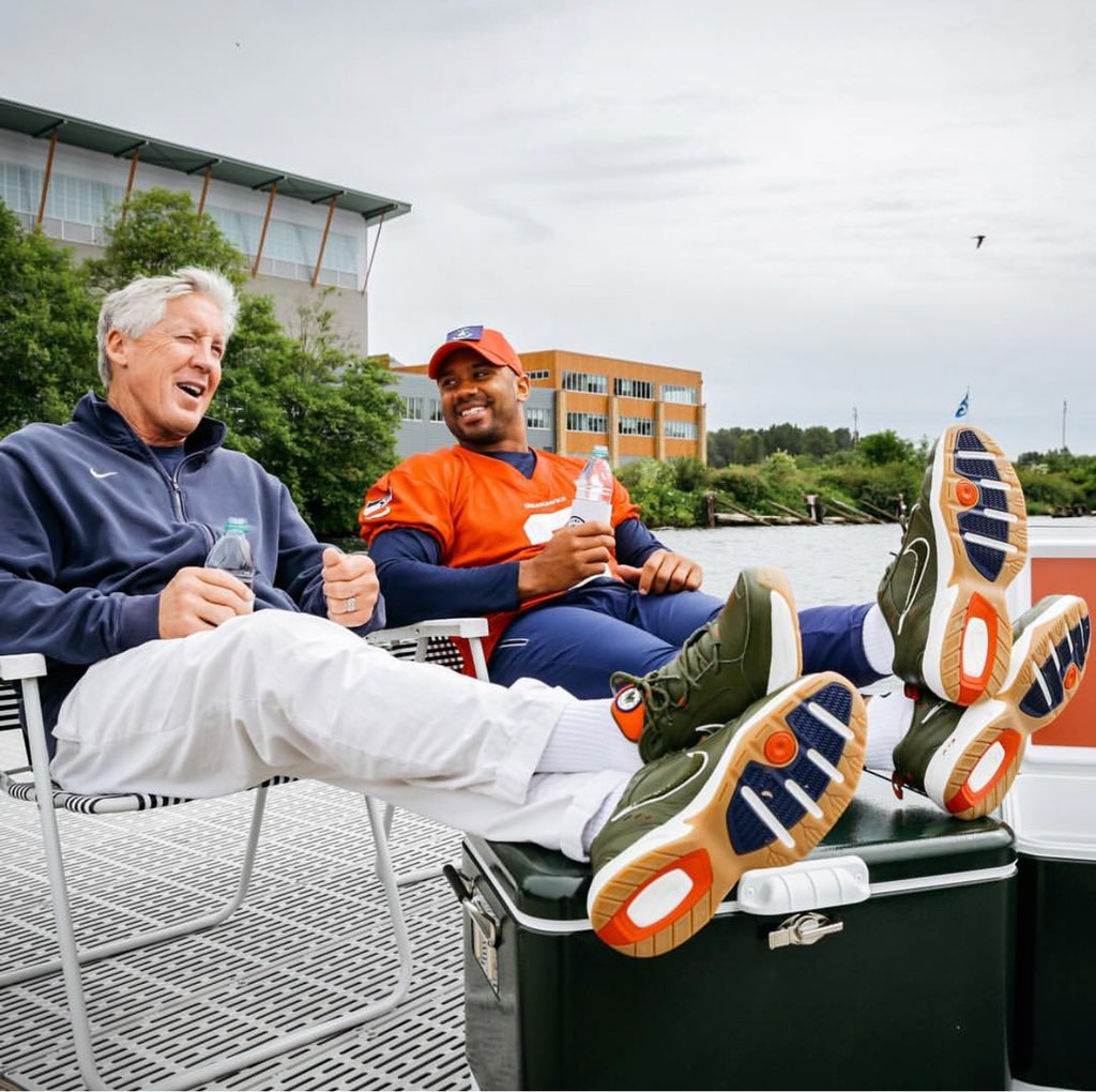 8-loi-khuyen-truoc-khi-mua-nike-air-monarch-iv