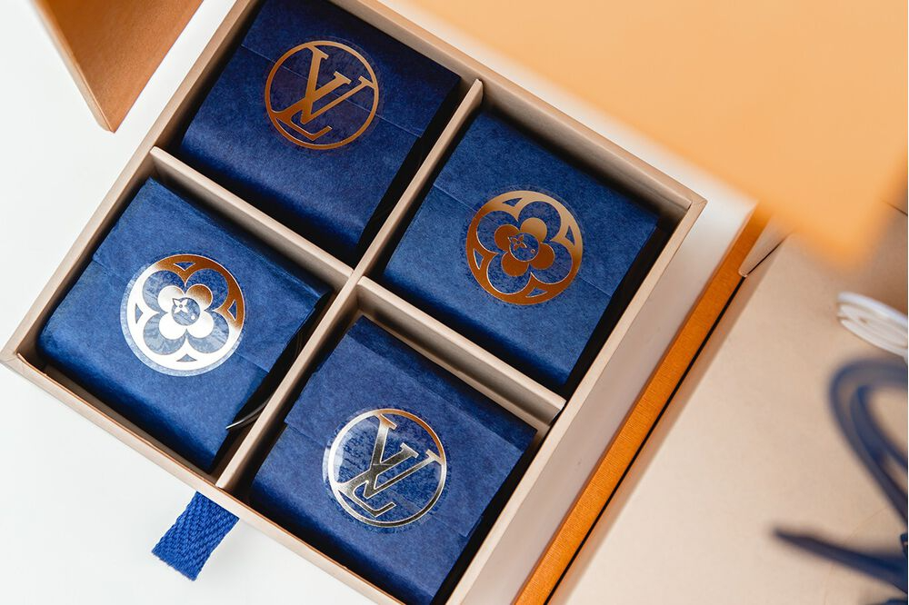 Tận mắt ngắm những hộp bánh Trung thu của các thương hiệu hàng đầu như Hermes, LV, Gucci: Chỉ nhìn độ "sang chảnh" thôi cũng thấy ngon miệng rồi Hinh anh 2: Tan mat ngam nhung hop banh Trung thu cua cac thuong hieu hang dau nhu Hermes, LV, Gucci: Chi nhin do "sang chanh" thoi cung thay ngon mieng roi