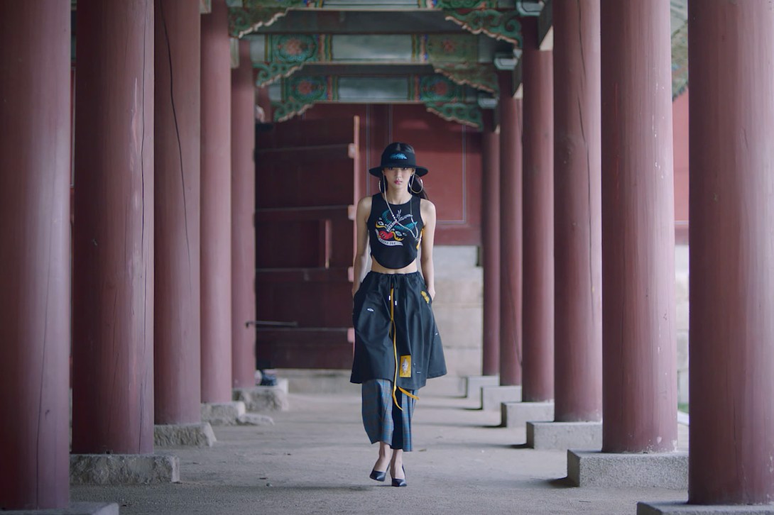 khi-thoi-trang-va-lich-su-giao-thoa-tai-ss22-seoul-fashion-week