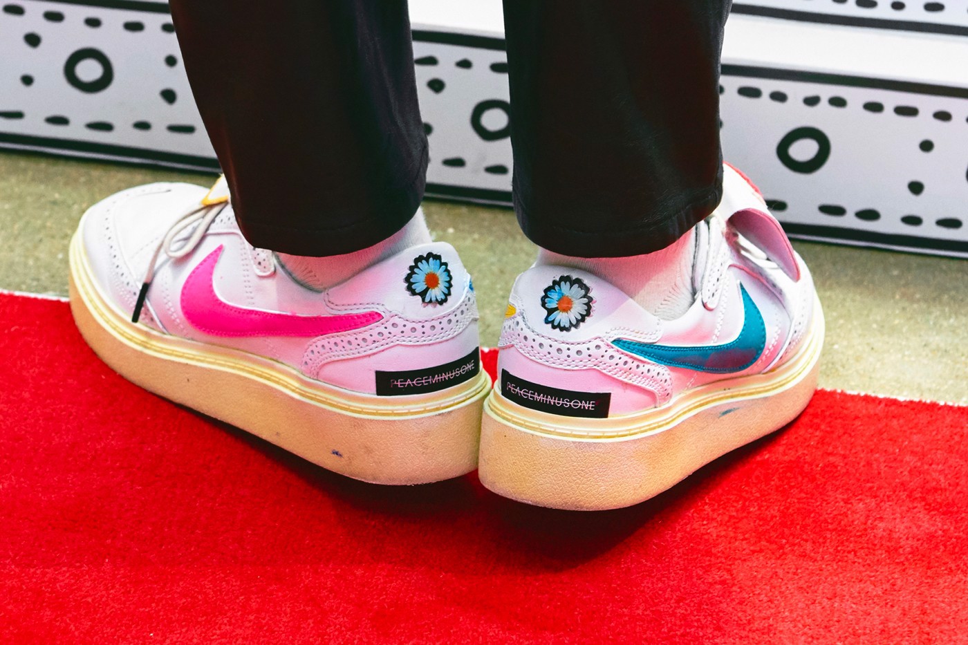 Hình ảnh chi tiết của phiên bản PEACEMINUSONE x Nike Kwondo 1 Custom Hinh anh 4: Hinh anh chi tiet cua phien ban PEACEMINUSONE x Nike Kwondo 1 Custom