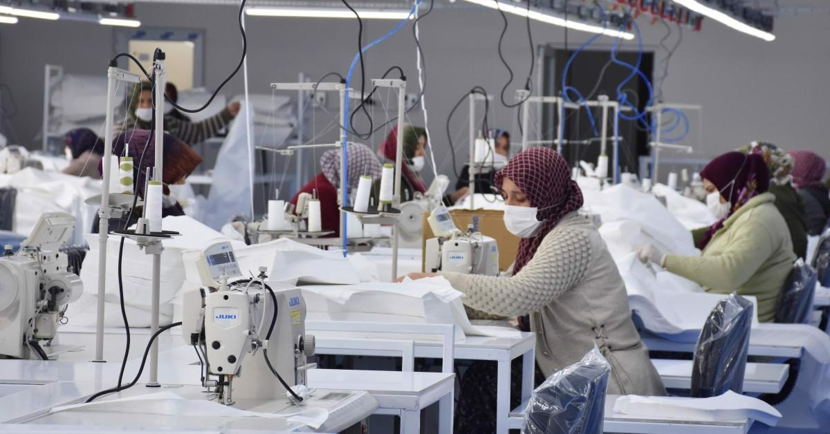 Ảnh hưởng bới dịch covid-19: Nguồn cung của adidas và Nike bị thiếu hụt trầm trọng Hinh anh 2: Anh huong boi dich covid-19: Nguon cung cua adidas va Nike bi thieu hut tram trong