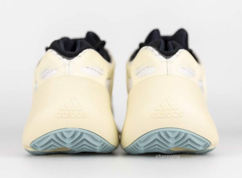 review-giay:-adidas-yeezy-700-v3-azael---ve-dep-doc-la-thu-hut-tu-cai