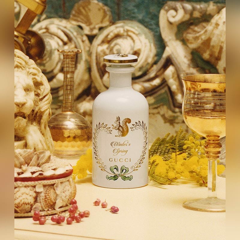 Những chai nước hoa sẽ giúp bạn nổi bật tại những dịp lễ cuối năm Hinh anh 5: Nhung chai nuoc hoa se giup ban noi bat tai nhung dip le cuoi nam