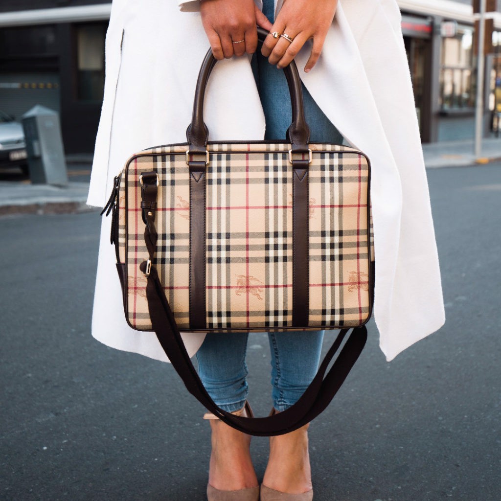 Lịch sử Burberry - Chất quý tộc đầy sang trọng đến từ Anh quốc Hinh anh 7: Lich su Burberry - Chat quy toc day sang trong den tu Anh quoc