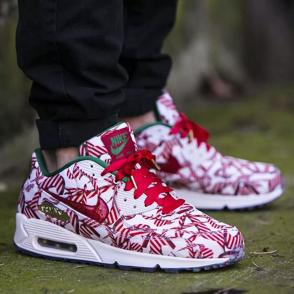 Top 10 đôi sneaker thú vị nhất mọi thời đại dành cho mùa Giáng Sinh Hinh anh 4: Top 10 doi sneaker thu vi nhat moi thoi dai danh cho mua Giang Sinh