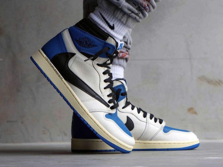 Cái nhìn toàn cảnh về Travis Scott x fragment x Air Jordan 1 High "Military Blue" Hinh anh 1: Cai nhin toan canh ve Travis Scott x fragment x Air Jordan 1 High "Military Blue"