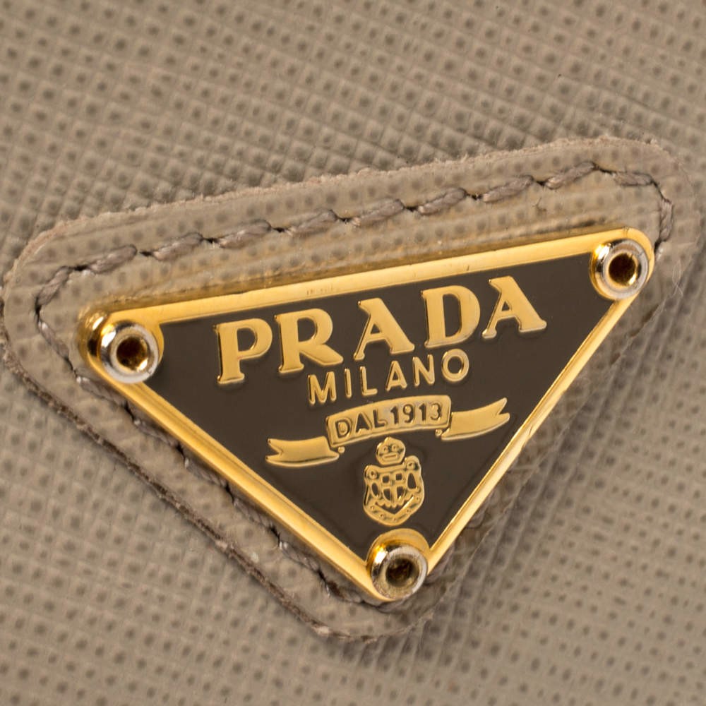 Cách xác thực một chiếc túi Prada chính hãng Hinh anh 6: Cach xac thuc mot chiec tui Prada chinh hang