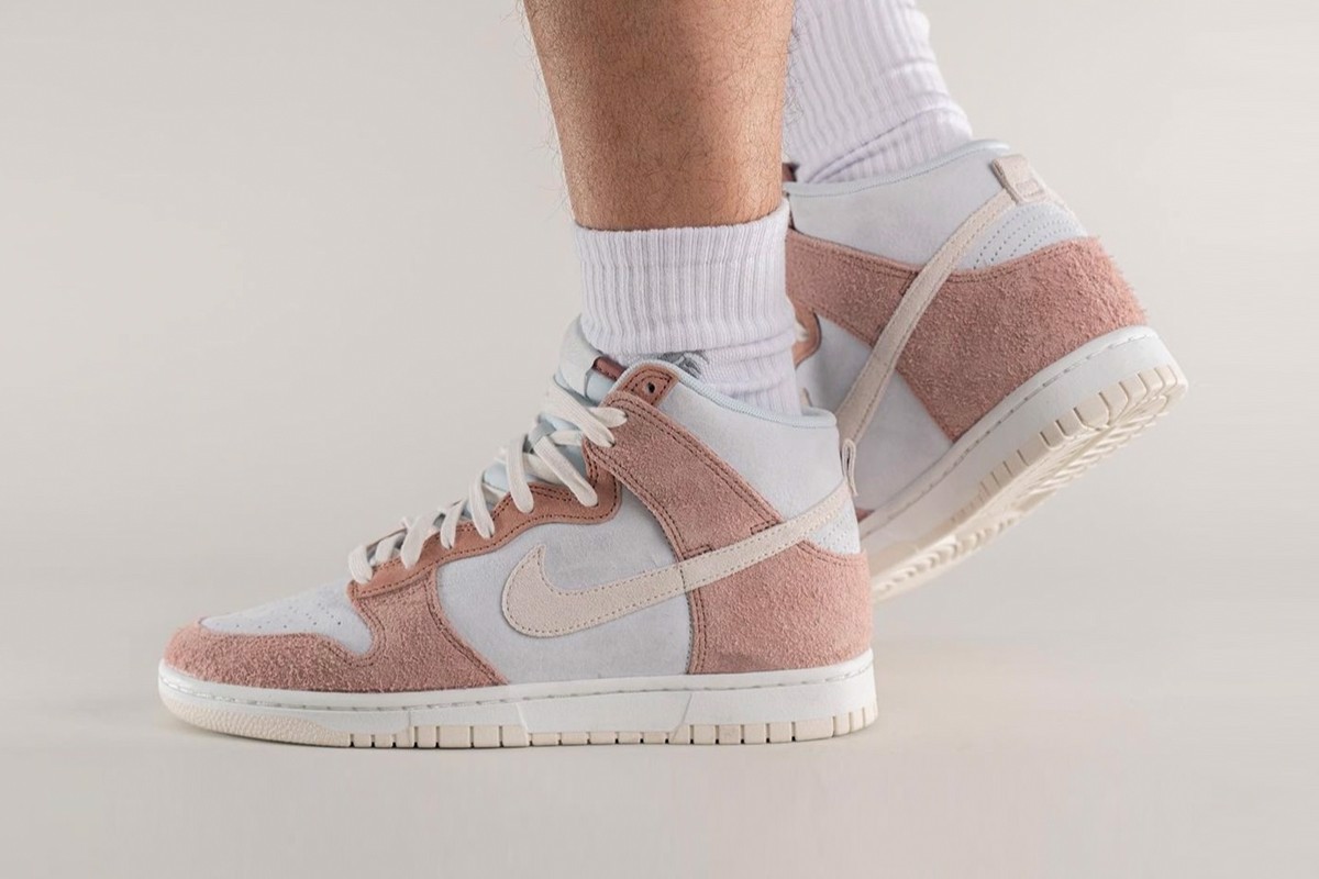 hinh-anh-on-feet-cua-phien-ban-nike-dunk-high-fossil-rose