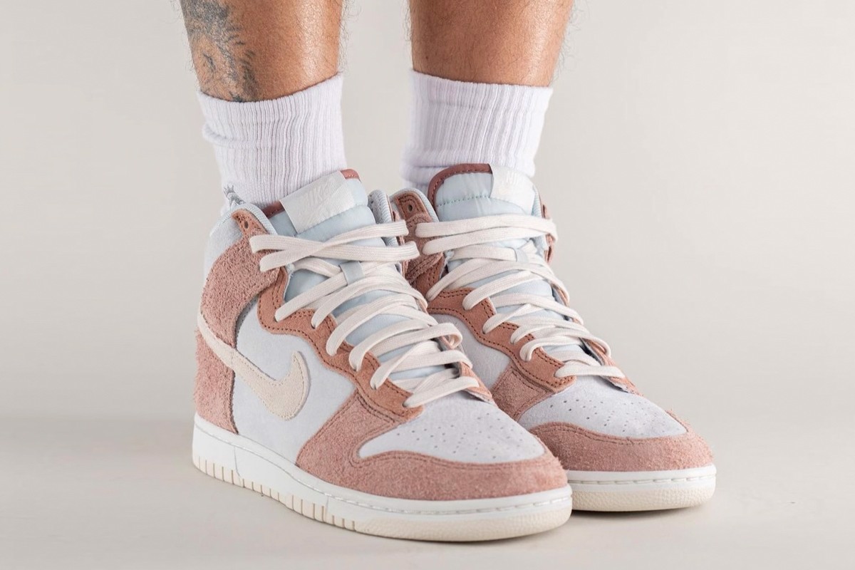 hinh-anh-on-feet-cua-phien-ban-nike-dunk-high-fossil-rose