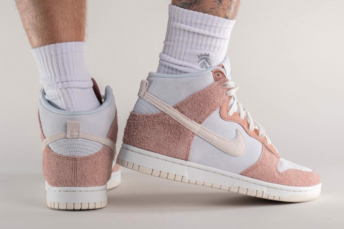 hinh-anh-on-feet-cua-phien-ban-nike-dunk-high-fossil-rose