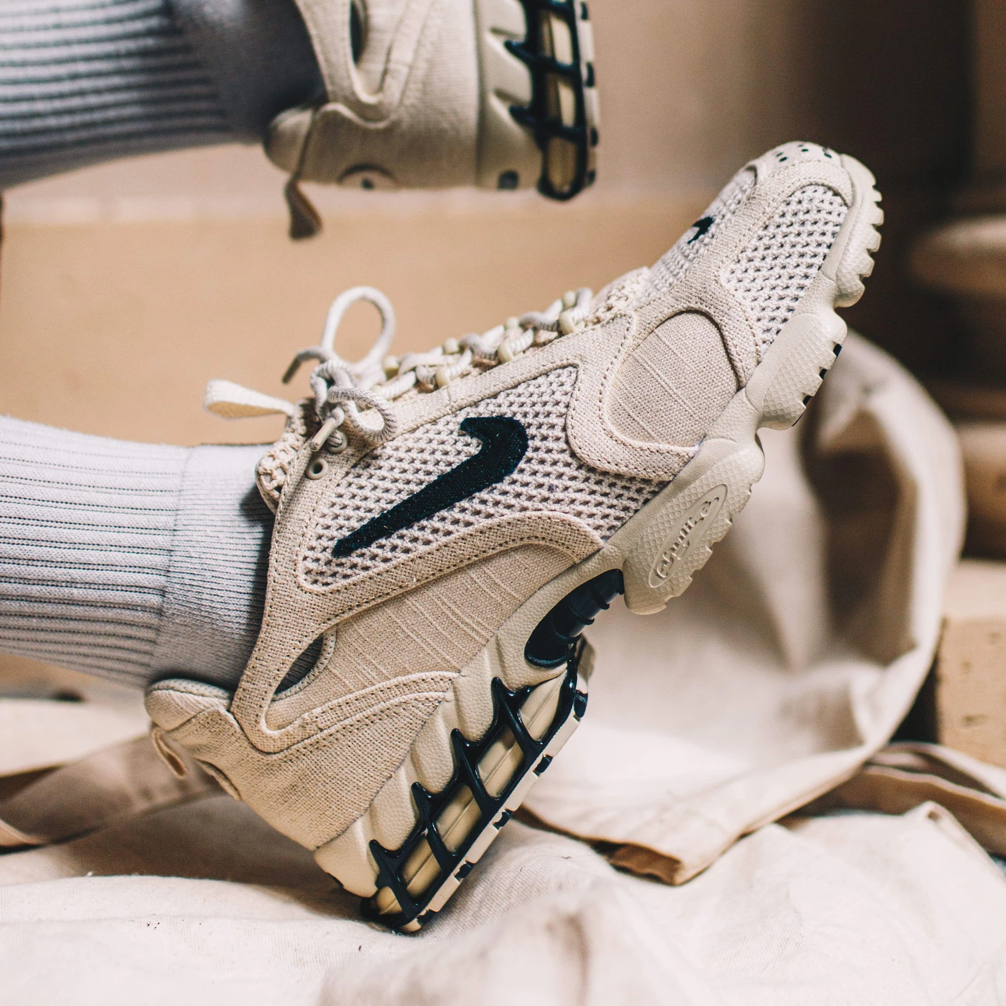 cung-ngam-nhin-stussy-x-nike-air-zoom-spiridon-cage-2