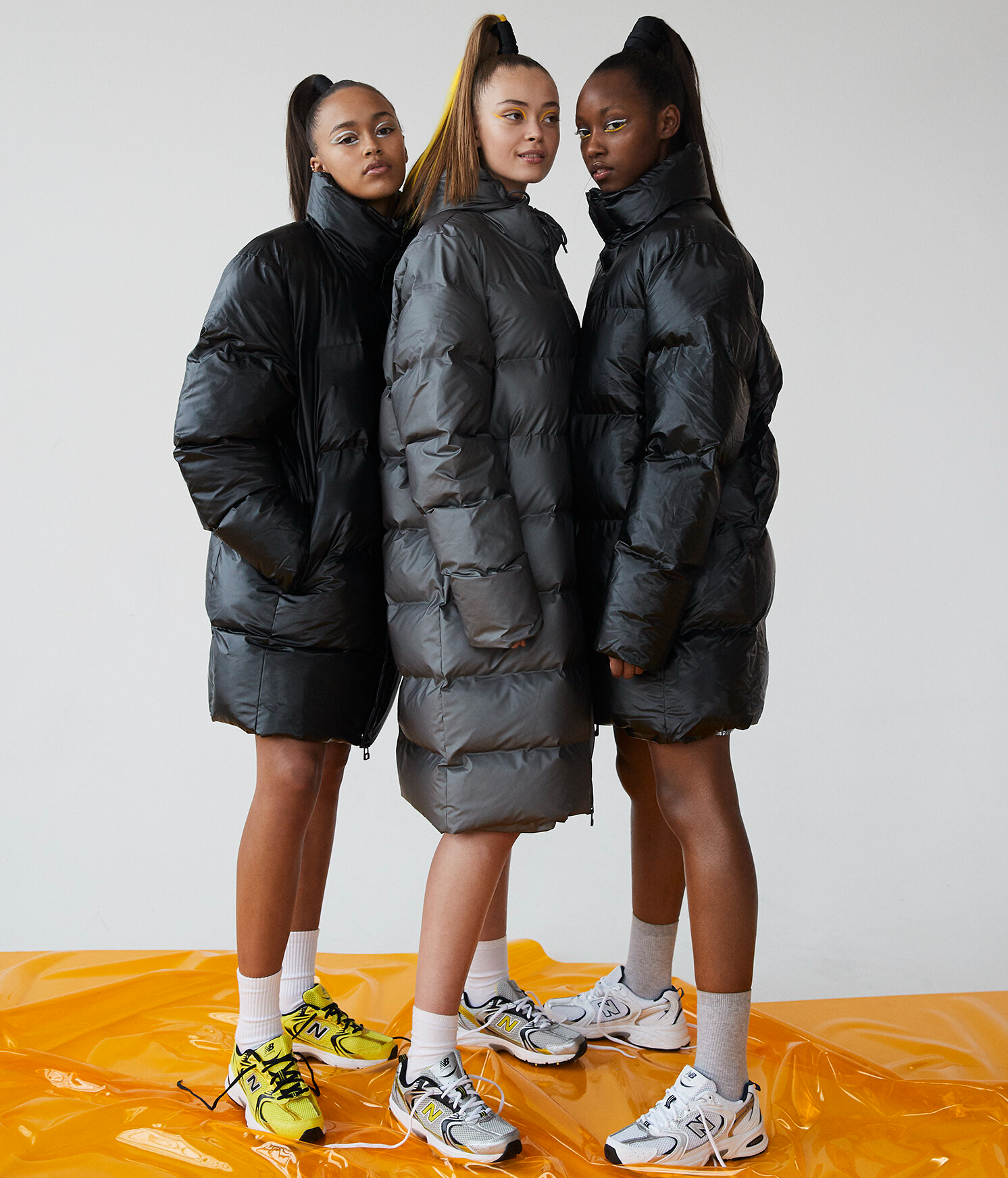 Sự kết hợp Naked CPH x New Balance tạo ra hai phiên bản đặc biệt 1080 và 725 Hinh anh 3: Su ket hop Naked CPH x New Balance tao ra hai phien ban dac biet 1080 va 725