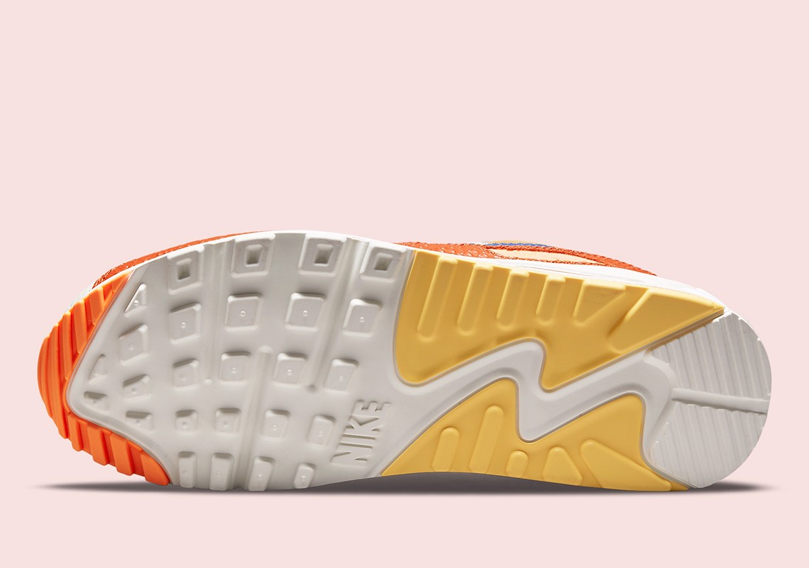 nike-air-max-90-huong-toi-su-sang-trong-voi-chat-lieu-da-ran-day-song-dong