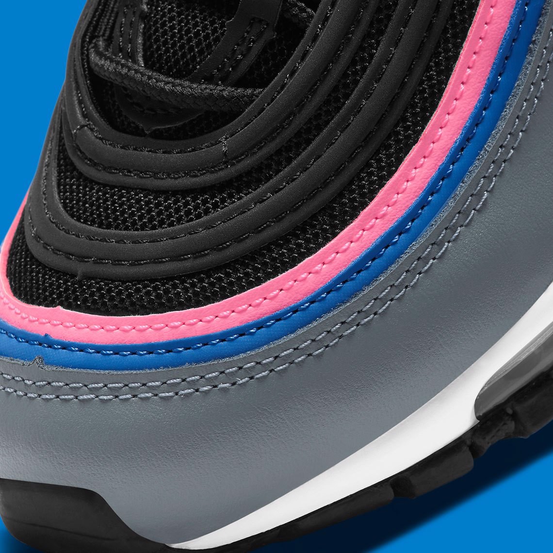 nike-air-max-97-black-and-grey-danh-cho-tre-em-tao-net-an-tuong-voi-hai-vach-xanh-hong