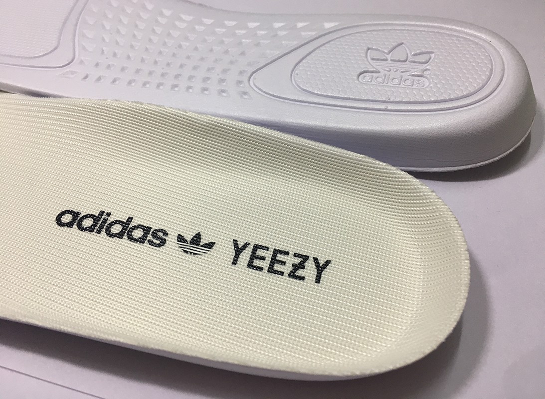 nhung-hinh-anh-dau-tien-cua-doi adidas-yeezy-boost-350-v2-