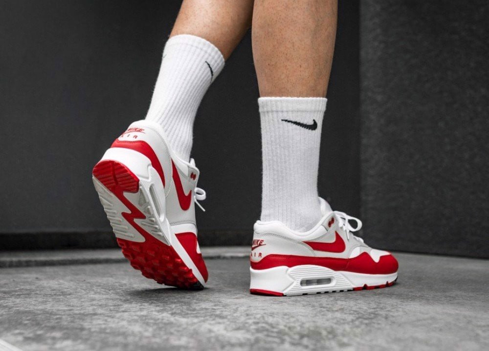 Review giày: Nike Air Max 90 "White University Red" - sự tối giản pha chút cá tính Hinh anh 2: Review giay: Nike Air Max 90 "White University Red" - su toi gian pha chut ca tinh