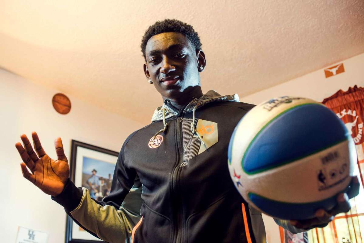 khi-viec-tim-kiem-mot-doi-giay-the-thao-hoan-hao-de-mang-la-niem-dam-me