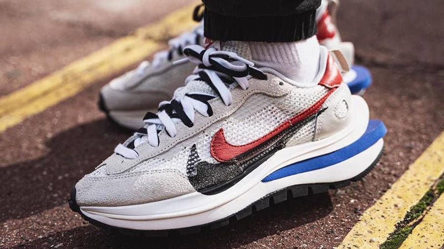 sacai-x-nike-nike-pegasus-vaporwaffle-tro-lai-manh-me