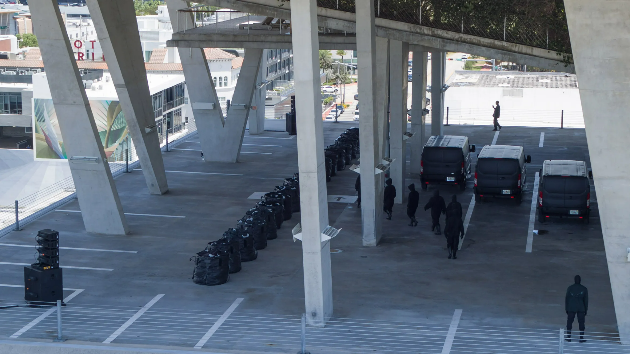 Những sự bất ổn gần đây đến với Yeezy GAP của Kanye West Hinh anh 2: Nhung su bat on gan day den voi Yeezy GAP cua Kanye West