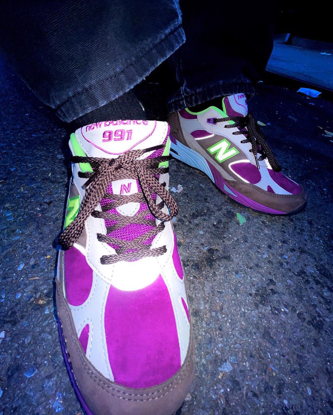 stray-rats-ket-hop-hai-phoi-mau-tren-doi-new-balance-991