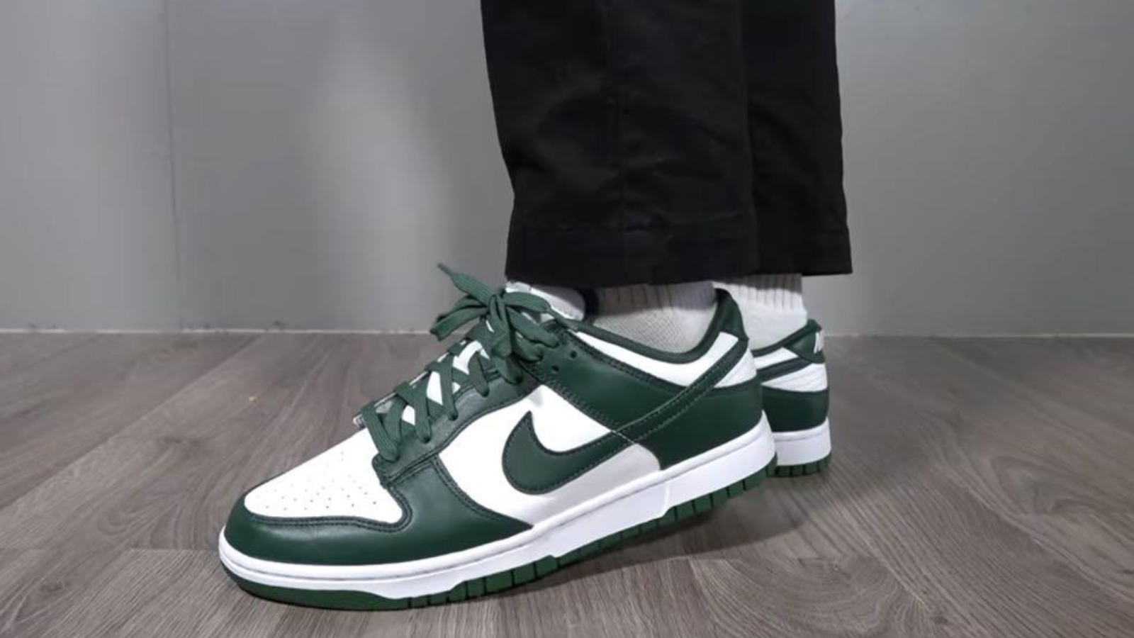 Nike SB Dunk: từ Beater yêu thích của Skateboard đến Staple Streetwear Hinh anh 11: Nike SB Dunk: tu Beater yeu thich cua Skateboard den Staple Streetwear
