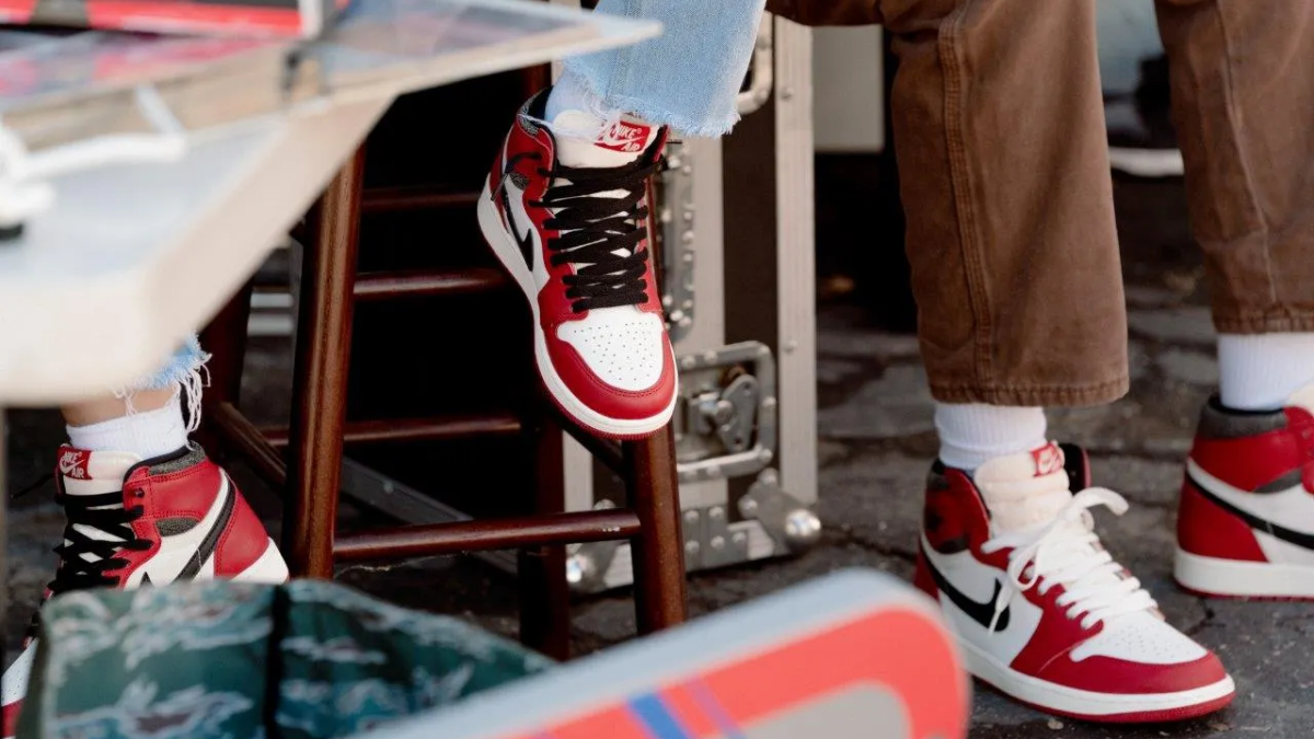 Mách bạn cách nhận biết Air Jordan 1 Lost & Found thật và giả Hinh anh 1: Mach ban cach nhan biet Air Jordan 1 Lost & Found that va gia